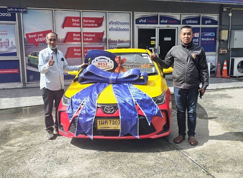 แท็กซี่ toyota altis พร้อมให้บริการ